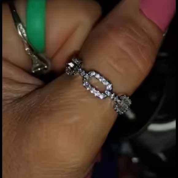 Move Uno Elegant Silver Chain Link Ring - Picture 4 of 12